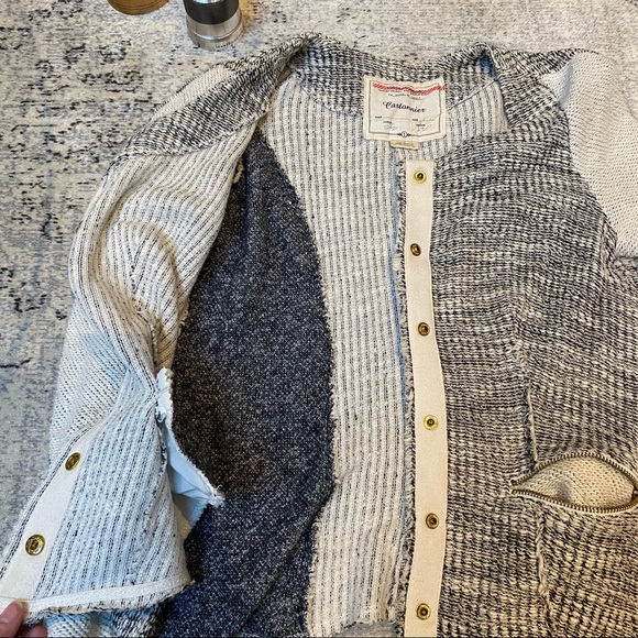 Anthropologie White, Black and Gold Knit Blazer in Size Small. - Picture 6 of 11